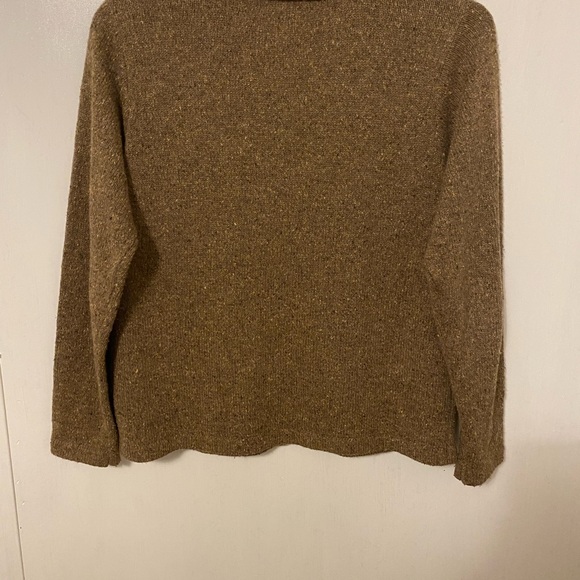 Victoria Jones - Picture 2 of 4